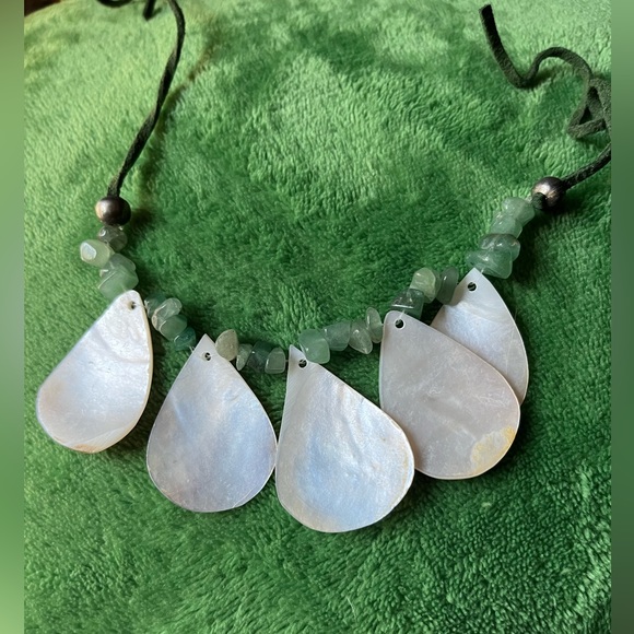 Mother of Pearl & Jade Shell Necklace - Picture 4 of 4